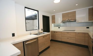 Oportunidad por Viaje! Hermosa Casa de Venta en Tumbaco