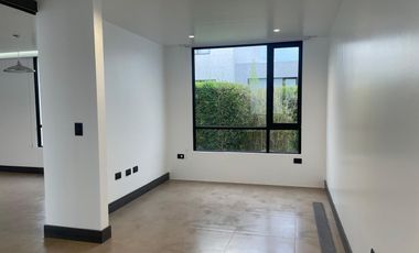 Oportunidad por Viaje! Hermosa Casa de Venta en Tumbaco