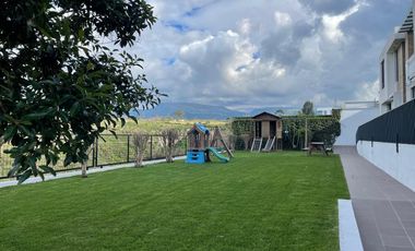 Oportunidad por Viaje! Hermosa Casa de Venta en Tumbaco