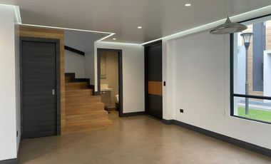 Oportunidad por Viaje! Hermosa Casa de Venta en Tumbaco