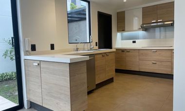 Oportunidad por Viaje! Hermosa Casa de Venta en Tumbaco