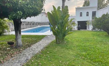JUNTO A LOMAS DE CUERNAVACA, OPORTUNIDAD casa sola en Priv. 3 Rec  gran alberca bw independiente