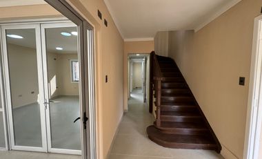 Gran casa comercial RENTANDO en pleno centro de Chillán