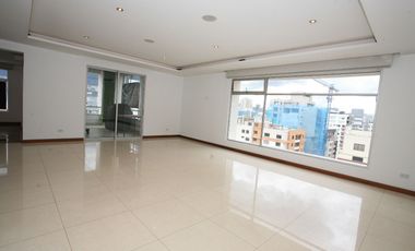 EN VENTA: PENTHOUSE EXCLUSIVO CON VISTAS PANORÁMICAS EN BELLAVISTA