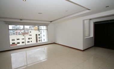 EN VENTA: PENTHOUSE EXCLUSIVO CON VISTAS PANORÁMICAS EN BELLAVISTA