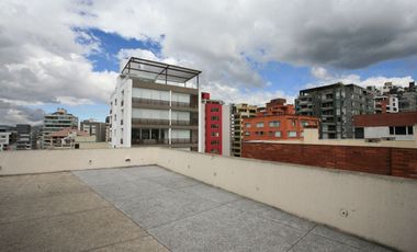 EN VENTA: PENTHOUSE EXCLUSIVO CON VISTAS PANORÁMICAS EN BELLAVISTA