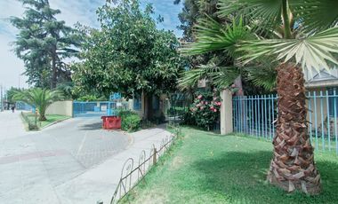 HERMOSO DEPARTAMENTO CON ESTACIONAMIENTO EN CONDOMINIO LA FUENTE, QUILICURA.
