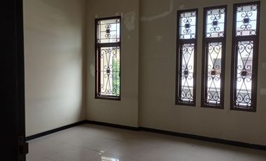 disewakan rumah royal residen, kensington cluster depan