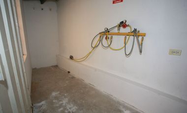 En Venta: Encantadora Casa Esquinera con Estilo Neo - Clásico