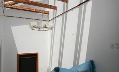 En Venta: Encantadora Casa Esquinera con Estilo Neo - Clásico