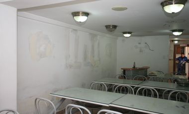 En Venta: Encantadora Casa Esquinera con Estilo Neo - Clásico