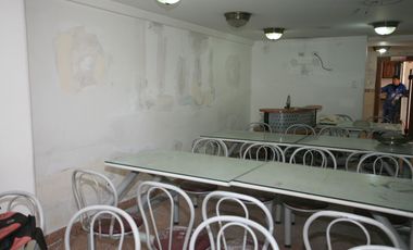 En Venta: Encantadora Casa Esquinera con Estilo Neo - Clásico