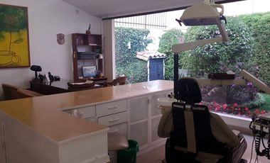 OFICINA O CONSULTORIO CON JARDIN EN UNICENTRO