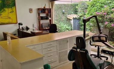 OFICINA O CONSULTORIO CON JARDIN EN UNICENTRO