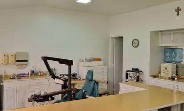 OFICINA O CONSULTORIO CON JARDIN EN UNICENTRO