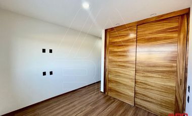 CASA NUEVA DENTRO DE COTO CEDRO EN PARQUES VALLARTA