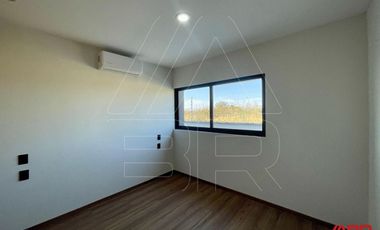 CASA NUEVA DENTRO DE COTO CEDRO EN PARQUES VALLARTA
