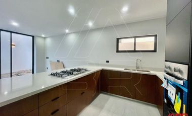 CASA NUEVA DENTRO DE COTO CEDRO EN PARQUES VALLARTA