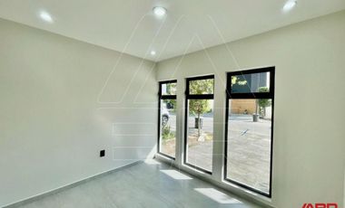 CASA NUEVA DENTRO DE COTO CEDRO EN PARQUES VALLARTA