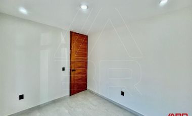 CASA NUEVA DENTRO DE COTO CEDRO EN PARQUES VALLARTA