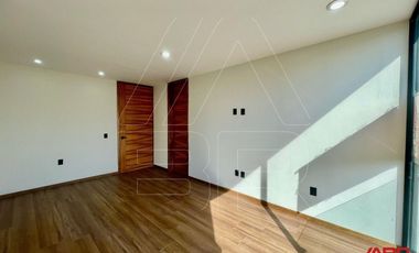 CASA NUEVA DENTRO DE COTO CEDRO EN PARQUES VALLARTA