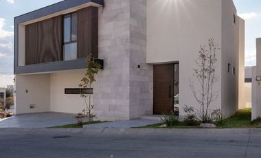 CASA EN VENTA EN LOMAS DEL MOLINO
