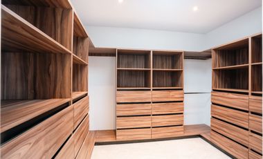 CASA EN VENTA EN LOMAS DEL MOLINO