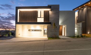 CASA EN VENTA EN LOMAS DEL MOLINO