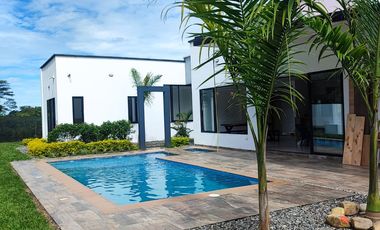 Casa campestre con piscina.  acacias, meta