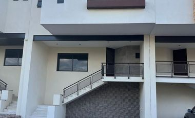 VENTA DE CASA NUEVA EN GRAN JARDIN
