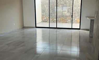 VENTA DE CASA NUEVA EN GRAN JARDIN