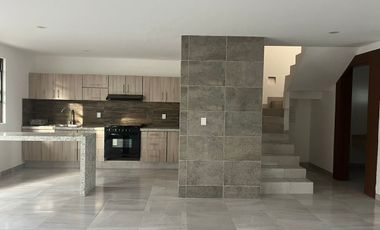 VENTA DE CASA NUEVA EN GRAN JARDIN