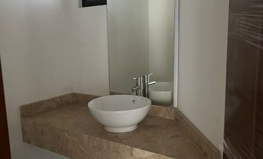 VENTA DE CASA NUEVA EN GRAN JARDIN