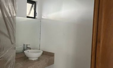 VENTA DE CASA NUEVA EN GRAN JARDIN