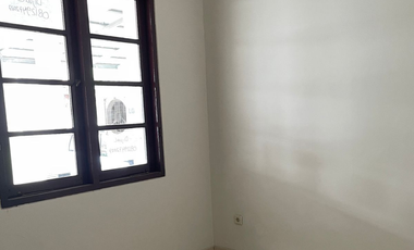 For Sale : Modern Minimalist House  Negotiable Until Deal Location in Legenda Wisata Cibubur. P3.001.01.25 Pr Hj