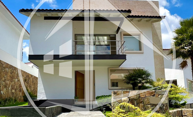 EXCLUSIVA RESIDENCIA CON EXCELENTES ACABADOS EN REAL DEL COUNTRY, LOMAS COUNTRY CLUB.