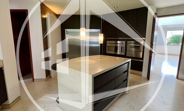 EXCLUSIVA RESIDENCIA CON EXCELENTES ACABADOS EN REAL DEL COUNTRY, LOMAS COUNTRY CLUB.