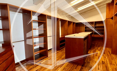 EXCLUSIVA RESIDENCIA CON EXCELENTES ACABADOS EN REAL DEL COUNTRY, LOMAS COUNTRY CLUB.