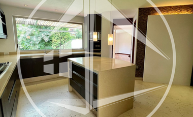 EXCLUSIVA RESIDENCIA CON EXCELENTES ACABADOS EN REAL DEL COUNTRY, LOMAS COUNTRY CLUB.