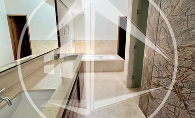 EXCLUSIVA RESIDENCIA CON EXCELENTES ACABADOS EN REAL DEL COUNTRY, LOMAS COUNTRY CLUB.