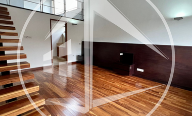 EXCLUSIVA RESIDENCIA CON EXCELENTES ACABADOS EN REAL DEL COUNTRY, LOMAS COUNTRY CLUB.