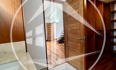 EXCLUSIVA RESIDENCIA CON EXCELENTES ACABADOS EN REAL DEL COUNTRY, LOMAS COUNTRY CLUB.
