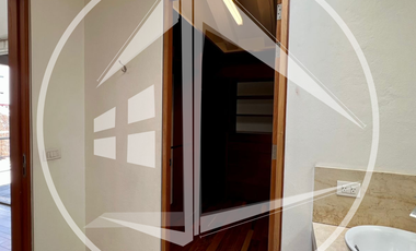 EXCLUSIVA RESIDENCIA CON EXCELENTES ACABADOS EN REAL DEL COUNTRY, LOMAS COUNTRY CLUB.