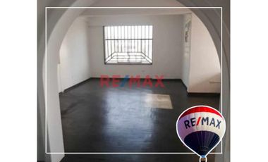 Alquiler Casa De 3 Pisos En El Centro De Talara Comercial // ID: 1122206