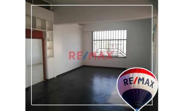Alquiler Casa De 3 Pisos En El Centro De Talara Comercial // ID: 1122206