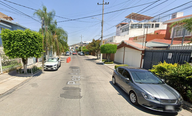 Casa Ubicada en Colonia Arboledas, Zapopan Jalisco, con 2 recamaras y 160m2. Muy cerca del Hospital Arboledas.