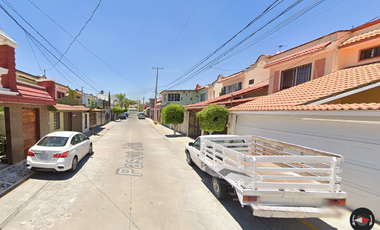 Casa ubicada en colonia Bosques Alameda, Celaya Guanajuato, con 3 Recamaras y 180m2. A solo unos minutos del estado Ciro Soto Lara.