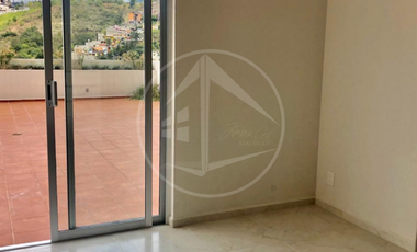 Departamento Exclusivo en Bosque Real con Vista al Campo de Golf