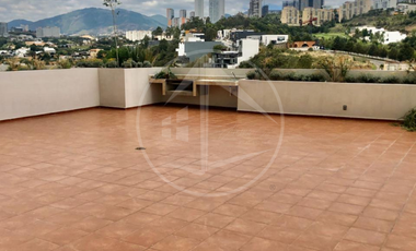 Departamento Exclusivo en Bosque Real con Vista al Campo de Golf