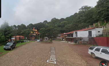 Casa ubicada en colonia Loma Toscana Country Club, Mazamitla, Jalisco, con 4 Recamaras y 380m2. Muy cerda del Parque Tecolote Mazamitla.